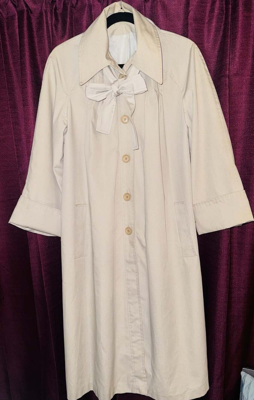One of a kind! Real Vintage 60s Trench Coat Beige with versatile Belt/Bow Collar